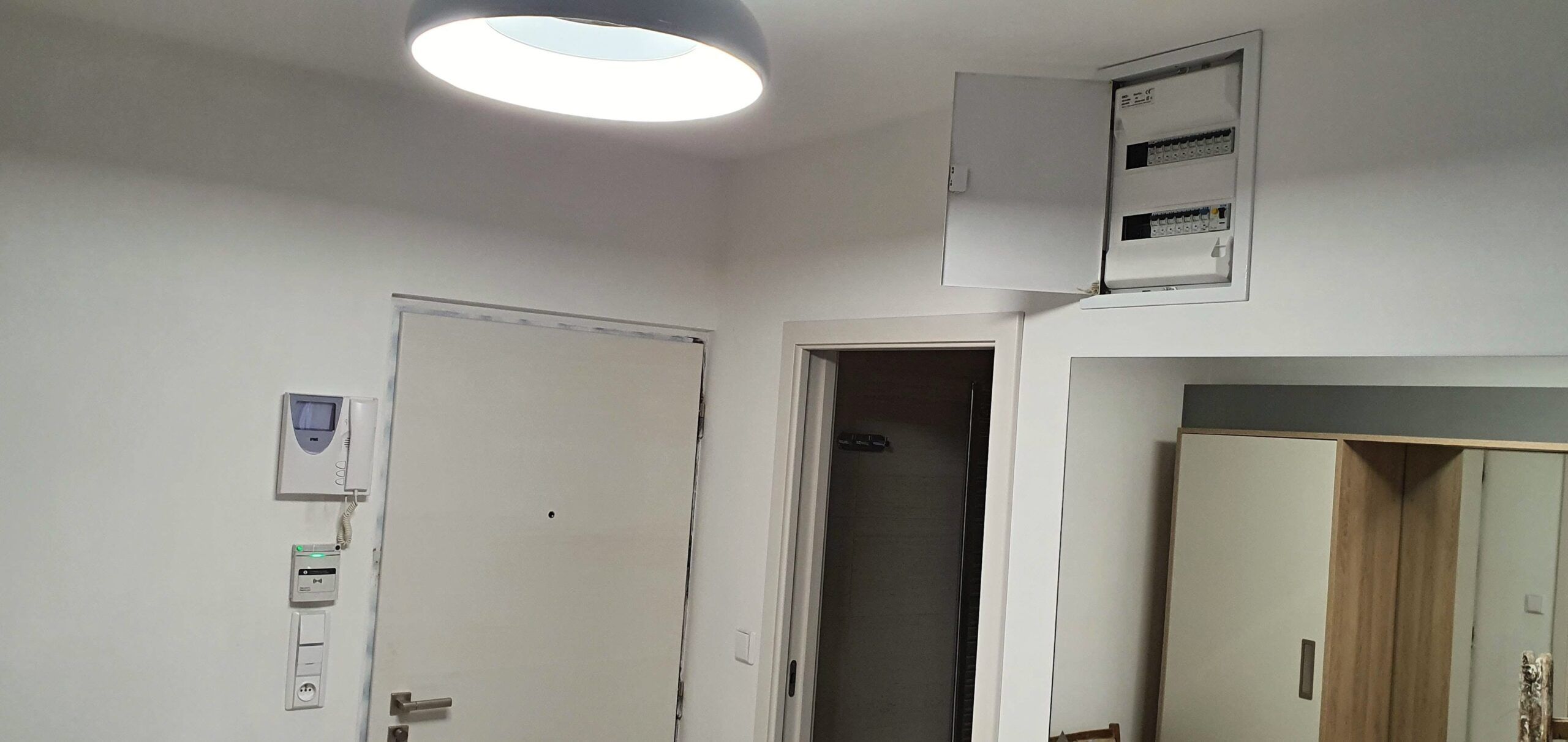 Elektroinstalace, zabezpečovací a dorozumívací systém byt 6+2