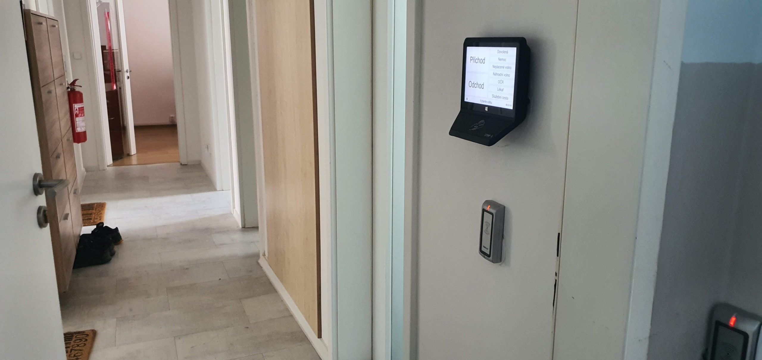 Docházkový a zabezpečovací systém